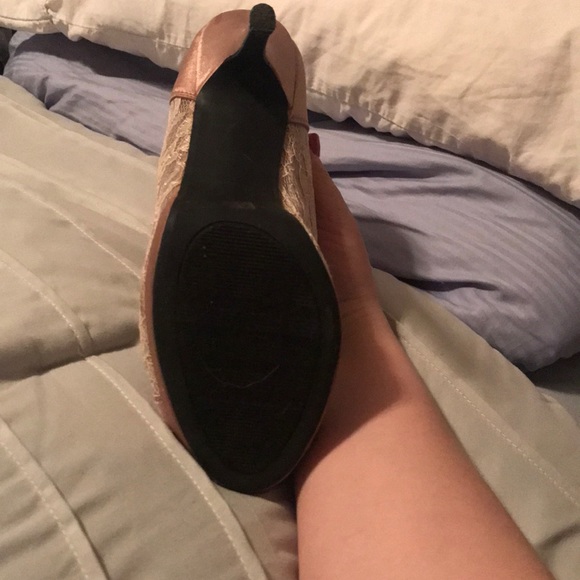 Champagne Lace Heels - Picture 4 of 4